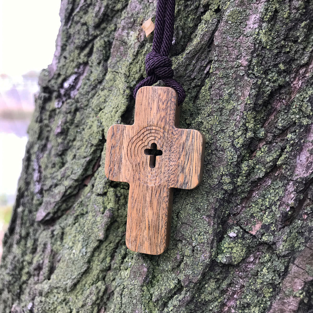 Green Sandalwood Cross Pendant Necklace with Central Cutout